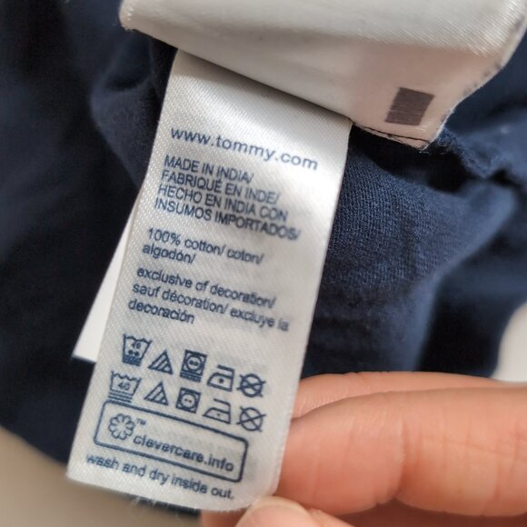 Tommy Hilfiger Men's Navy T-Shirt 3D Embossed Carpet Logo/Graphic Print, Size XS - Picture 5 of 7